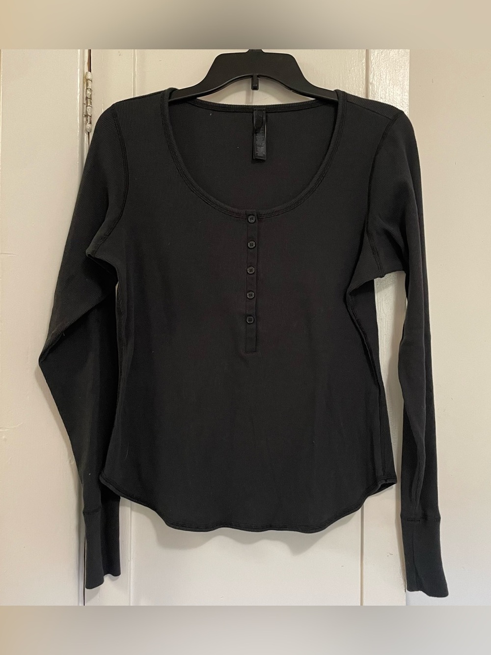 SKIMS Black Long-Sleeve Henley Top 2xl